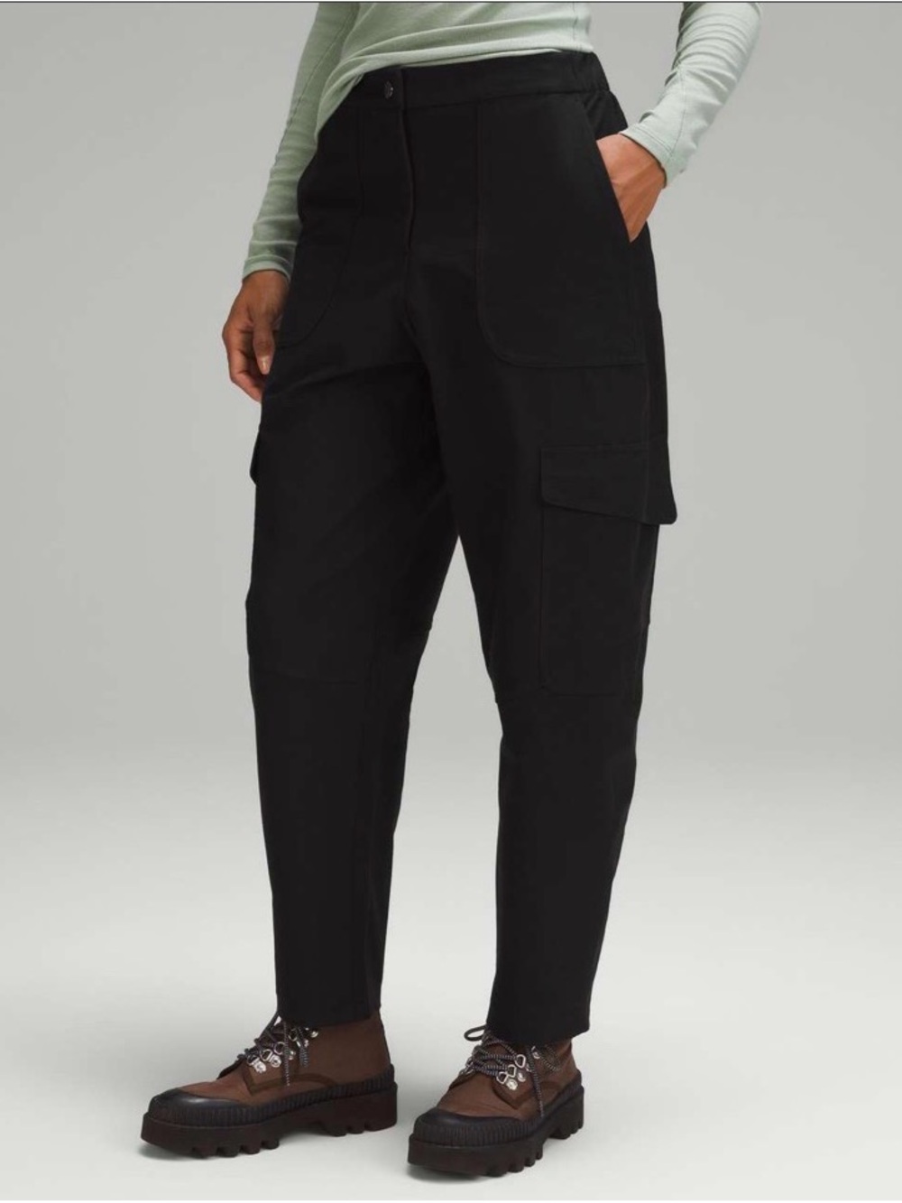 Lululemon Light Utilitech Cargo Pocket High-Rise Pant
Black Size 30